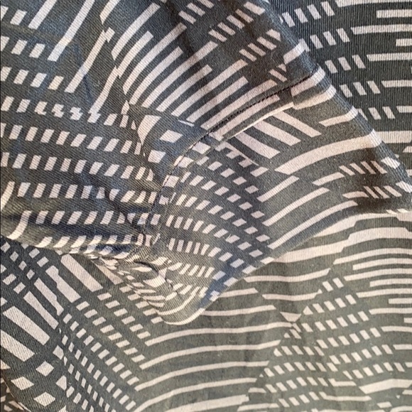 Under Armour loose heatgear men’s large NWOT - Picture 5 of 9